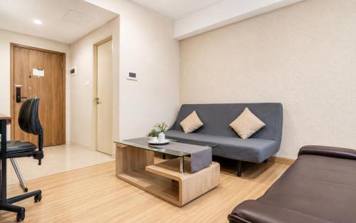 CGK Airport Summer Grand Studio Family Ensuite Executive Triple
