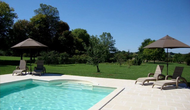 Château Charly: Vacances de Luxe Dans la Loire