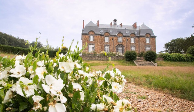Château du Perray – Duchesse Room with Shared Pool