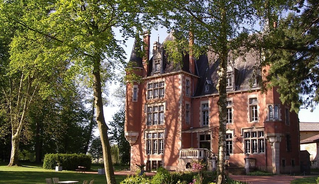 Château de la Vernède, charming & historic guest house, Volcanoes natural park