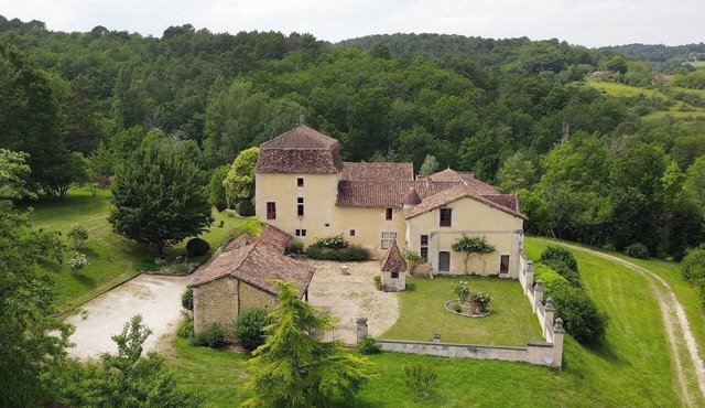 Château Le But, Vivre Avec son Temps Quand L'on a 500 Ans. Proche de Périgueux