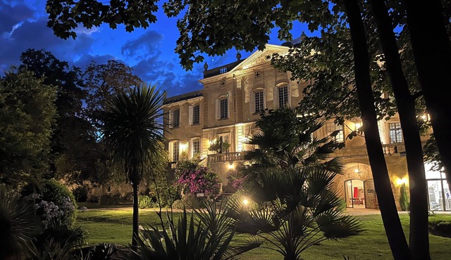 Château de Collias - 14 rooms - 3 Shows -Swimming pool - Park - Uzès-Pont du Gard