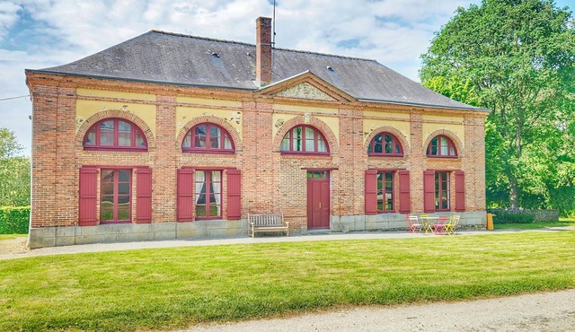 Château de CRAON orangery, swimming pool, tennis court, 47-hectare park.