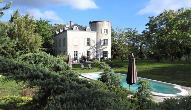 Château de La Comtesse, 2ha park, heated swimming pool, 6 bedrooms - 5 bathrooms
