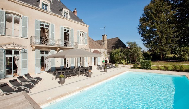 Château de Lans: 7 luxury suites, heated pool, sauna, hammam and fitness