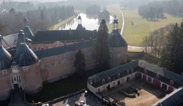 Château de Saint-Fargeau stables