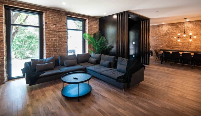 Château Deluxe/Vieux-Québec, Énorme Maison