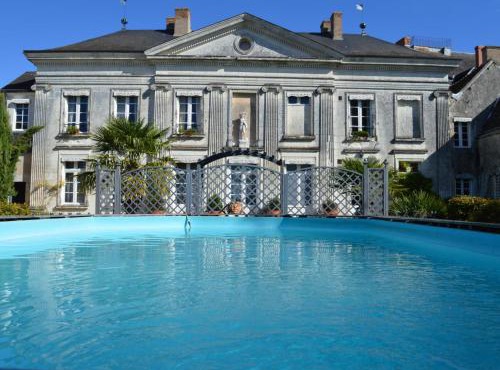 Château Directoire avec Piscine Privée et Jardin - FR-1-381-485