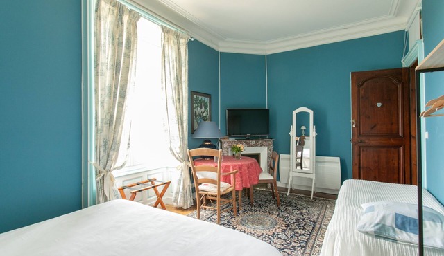Château du Perray – Comtesse Suite Room with Shared Pool