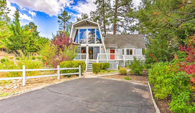 Château Forêt in Big Bear with Hiking Trail Access