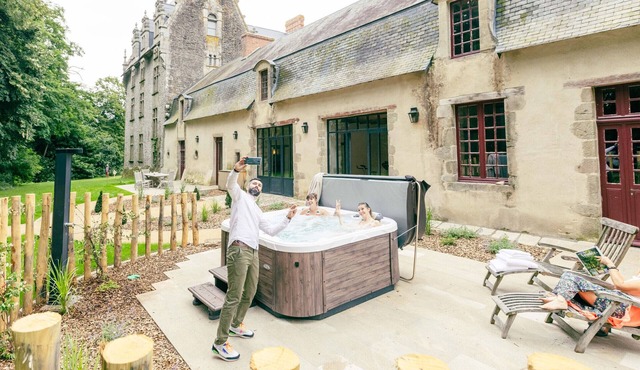 Château historique avec jardin, jacuzzi et équipements de détente - 10 personnes