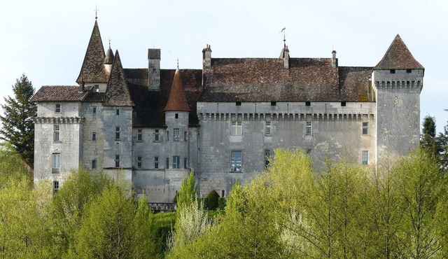 Château-l'Evêque in Périgord- 3 suites and room to rent separately for events