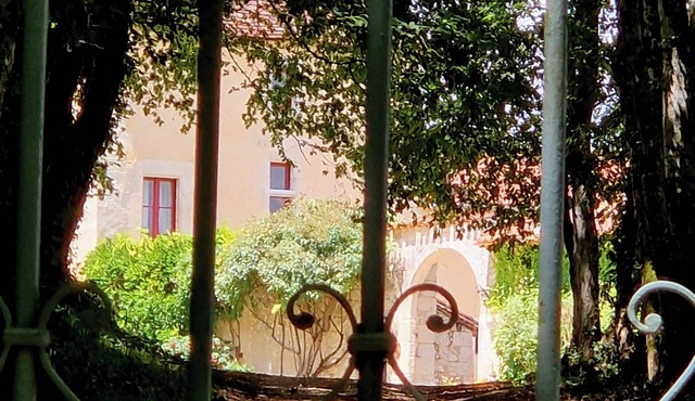 Château le But et sa Guest House. Proche de Périgueux au Cœur du Périgord