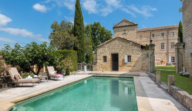 Château "les deux Lions" au coeur d'un village historique proche d'Uzes