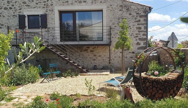 Château Les Poules - new bright modern and cosy loft