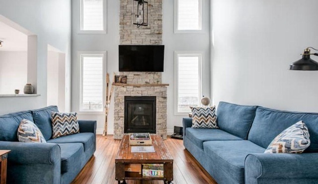 Château Ravine, backing onto a beautiful tree-filled ravine