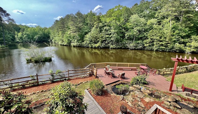 Château Resort on Lake w/Saltwater Pool + HotTub