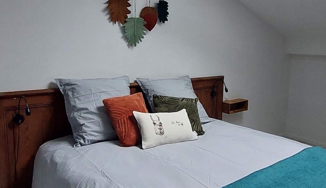 Chêne en campagne. Breakfast included. Llama breeding