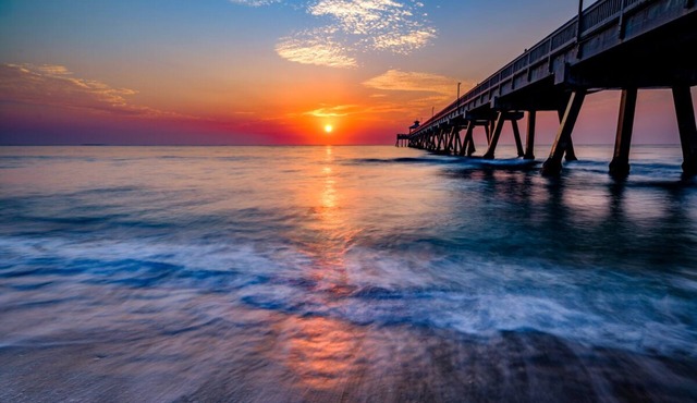 CH 2 bedroom 2 bathrooms. Steps from the beach, rooftop pool, bar, gym