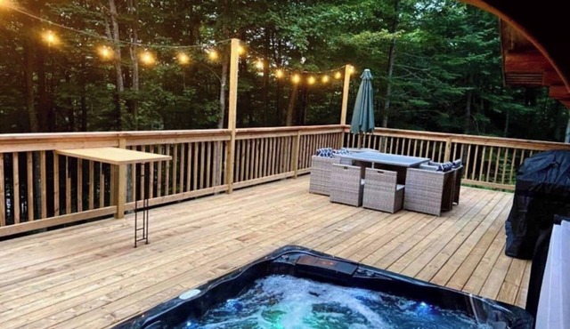 Chalet en bois rond avec spa et foyer, à 10 min du Village Vacances Valcartier