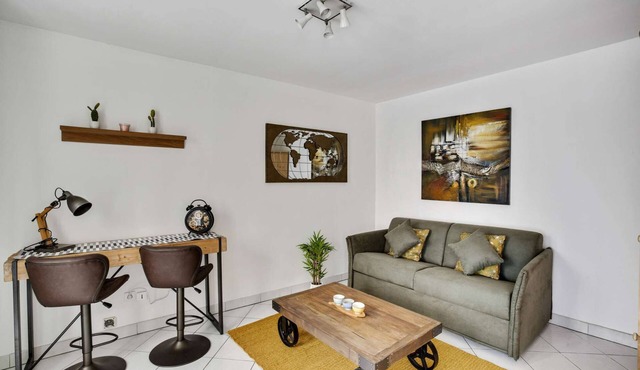 Chic Studio With Terrace Downtown Paris