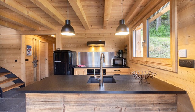Chalet 'Du Rocher' with Mountain View, Private Terrace and Wi-Fi