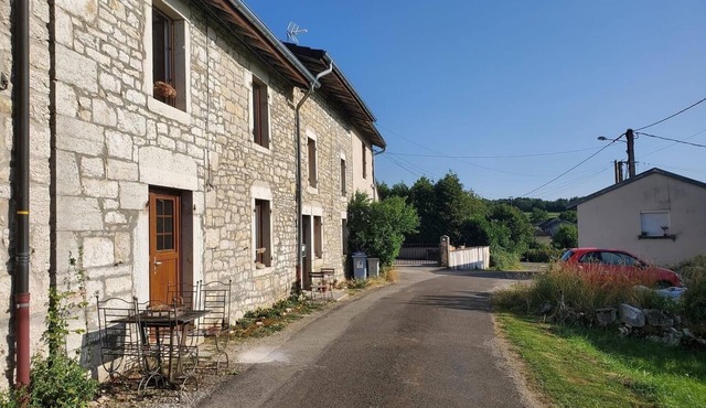 Charming gite "Le paradis du Jura" located in an oasis of peace and nature.