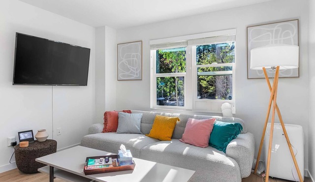 CH09 - The Sweetest Hill - 81 Walkscore!