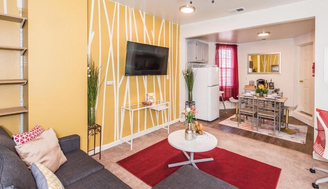 CH2 CH3 Fully Furnished Spacious Oasis Dog-friendly 2BR Capitol Hill