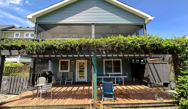 CH245- Waterfront- 3 BRs, Dock, Pool Table, Piano, Comm Pool, Dog Friendly!