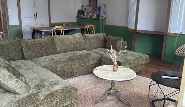 Charming apartment ideal for family, friends or business.