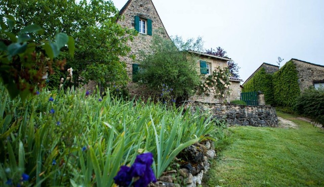 Charming stone house with garden and fireplace, pets allowed