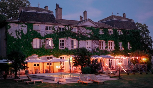 Château de Challes and Maison de Domaine with more than 30 beds