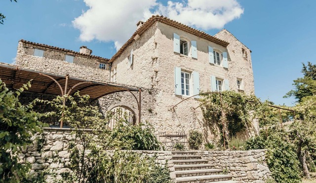 Charming 13th-Century Stone House with Infinity Pool in Provence 6 bedrooms AC