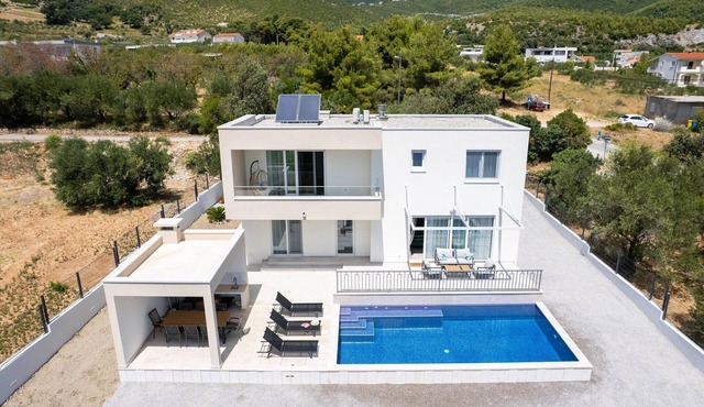 Charming Seaside Villa Getaway