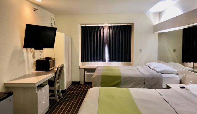 Chadron Inn & Suites