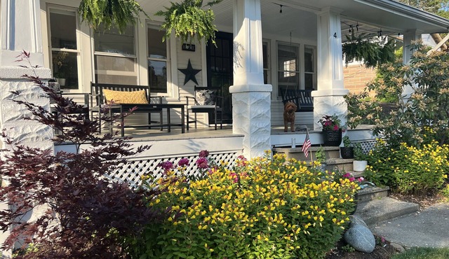 CHAGRIN FALLS rental - 5 min walk to town. 3 bedrooms & 1 bath.