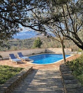 Chai Chateau viticole avec piscine dans le sud de la France