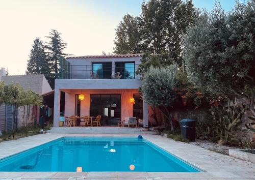 Chai et cuve à vin de 1907 en villa