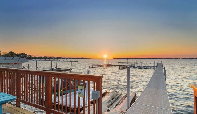 Chain O` Lakes Beach Penthouse Sunset View and Boat Dock