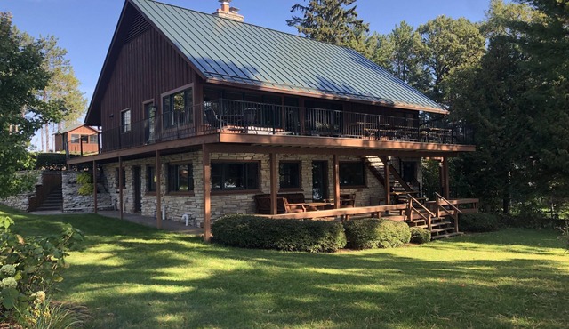 Chain O'Lakes Homes for large muti-family groups, Sleeps 20.