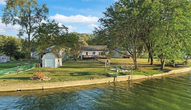 Chain O' Lakes Waterfront Getaway Home