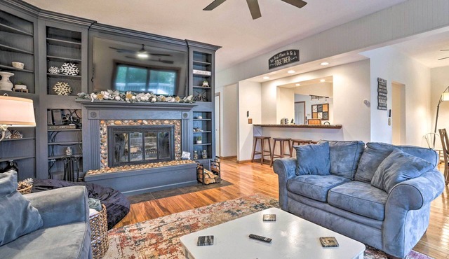Chain of Lakes Escape with Hot Tub & River Access!