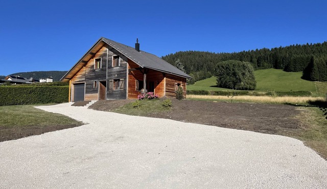 Chalet Écologique et Ensoleillé Dans le Vercors, Proche du Village et des Pistes