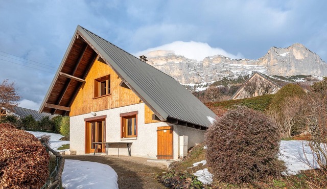 Chalet 'Chartrousin': Mountain View, Private Terrace & Wi-Fi