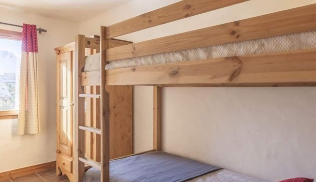 Chalet, wifi, fitness, sauna, balcony, fireplace or stove, parking, tv, ski locker, 130m²