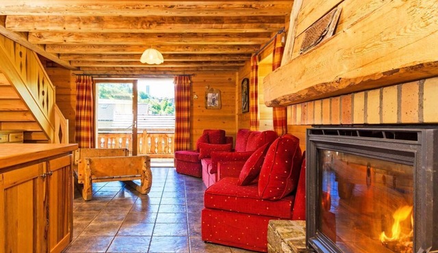 Chalet, 250m from ski slopes, balcony, fireplace or stove, parking, tv, ski locker, 260m²