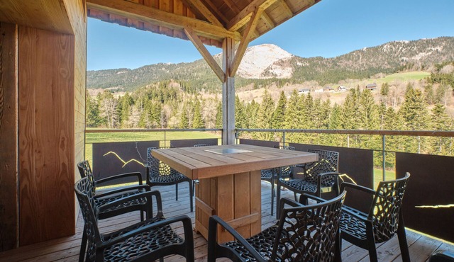 Chalet 'Les 3 Som' with Mountain View, Private Terrace and Wi-Fi