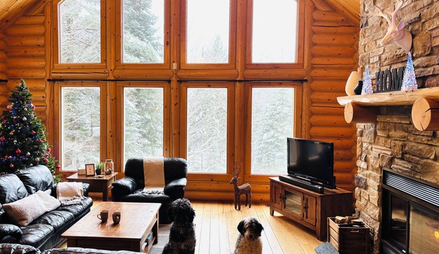 Chal’Heureux | Private Spa, Log Cabin Retreat at Lac Fiddler | Dog Friendly