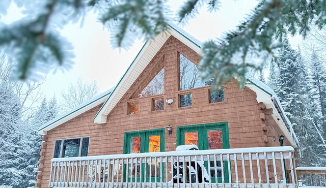 Chalet with Sauna, Lake & Snowmobile Access